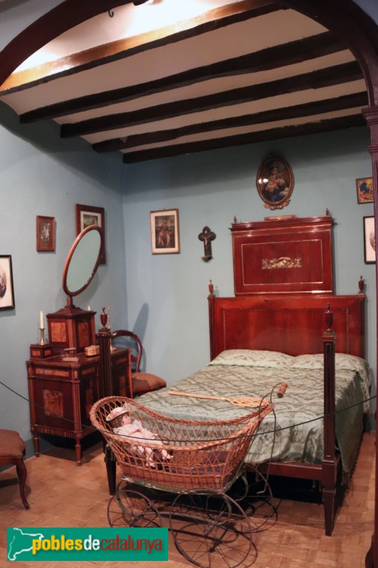 Martorell - L'Enrajolada: alcova amb llit estil imperi del darrer quart del segle XVIII