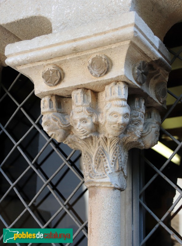 Museu de l'Enrajolada - Capitell procedent del claustre romànic de Montserrat