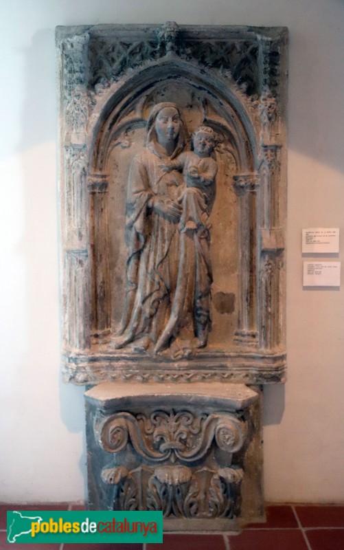 Museu Vicenç Ros - Baix-relleu gòtic de la Verge amb Nen (procedent del convent de les Jerònimes, Barcelona, segle XV)