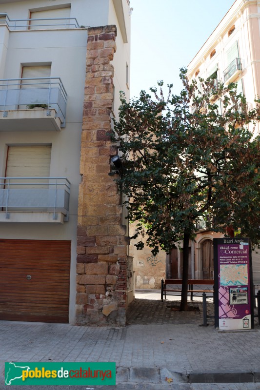 Valls - Muralla: restes de la torre del portal del Carme