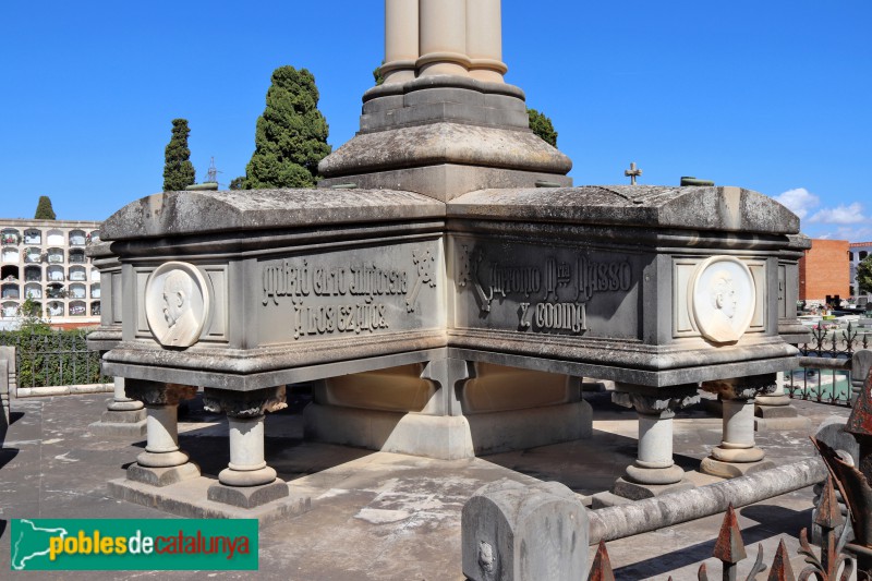 Valls - Cementiri de Valls, sepulcre Massó