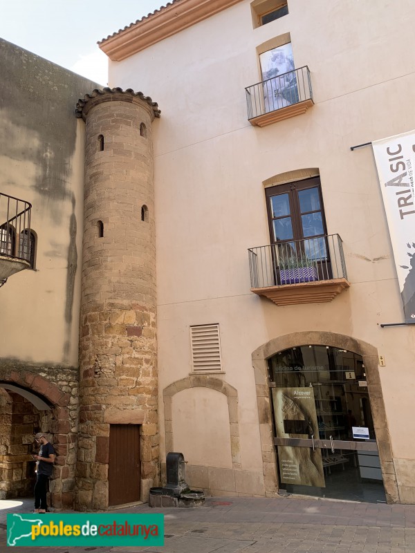 Alcover - Portal de la Saura, torre adossada