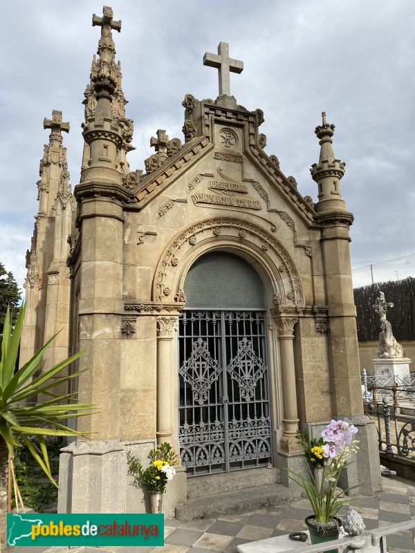 Arenys de Mar - Cementiri. Panteó Ignàsia Tarré (Antoni Rovira Rabassa, 1887)