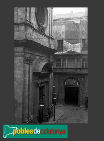 Barcelona - Antic Convent de la Mercè, portal de la plaça de la Mercè, abans de la reforma