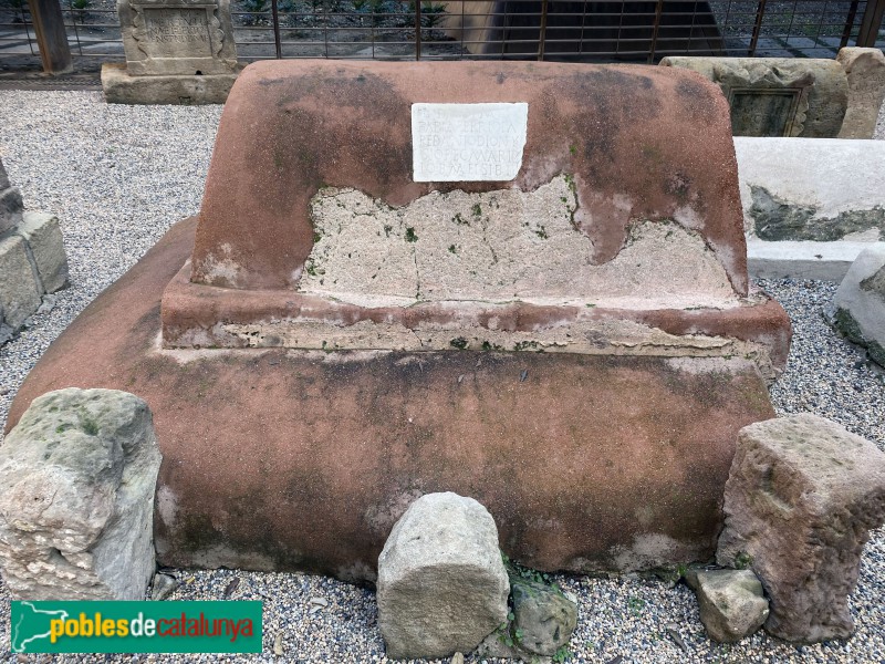 Barcelona - Jaciment sepulcral de la plaça Vila de Madrid, Pedanus Dionysius, segle II dC