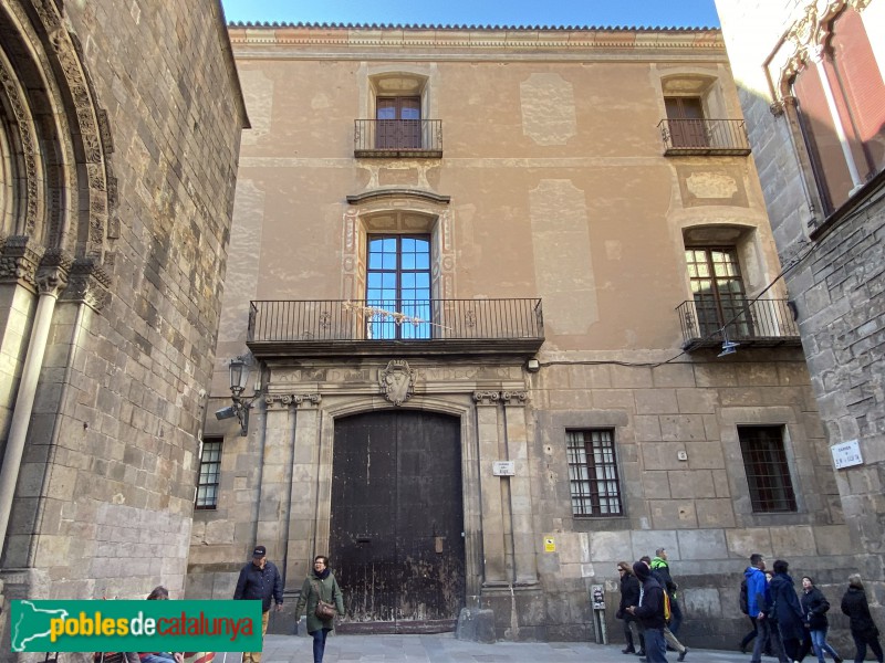 Barcelona - Palau del Bisbe, façana del carrer del Bisbe