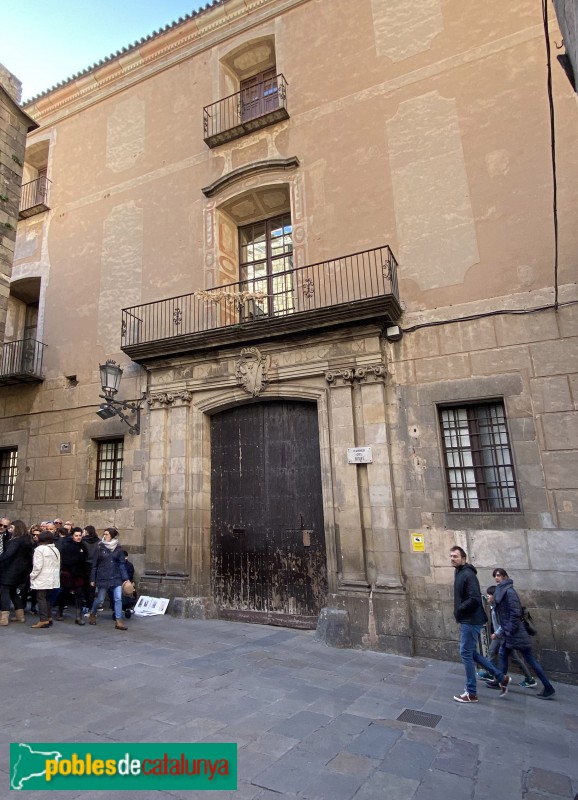 Barcelona - Palau del Bisbe, façana del carrer del Bisbe