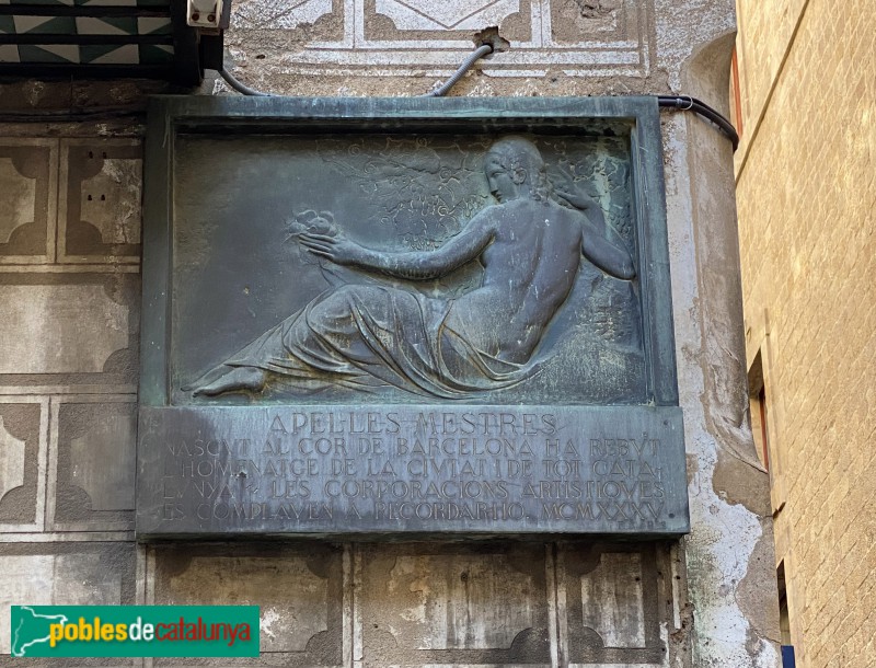 Barcelona - Casa dels Canonges del carrer Pietat. Placa dedicada a Apel·les Mestres