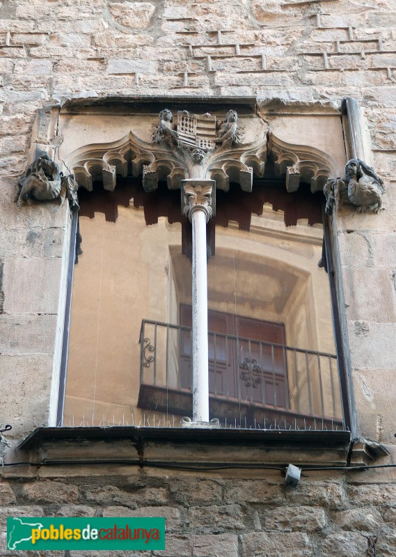 Barcelona - Casa de l'Ardiaca. Finestra exterior