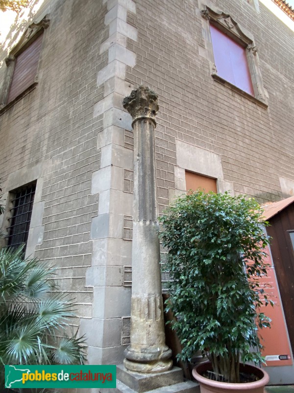 Barcelona - Columnes romanes del Verger del Palau