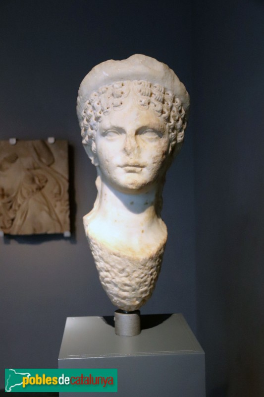 MUHBA - Bust femení de marbre (possiblement Agripina menor). Segle I dC