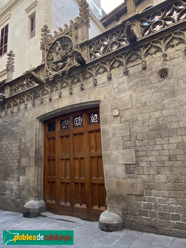 Barcelona - Palau de la Generalitat. Façana gòtica del carrer del Bisbe