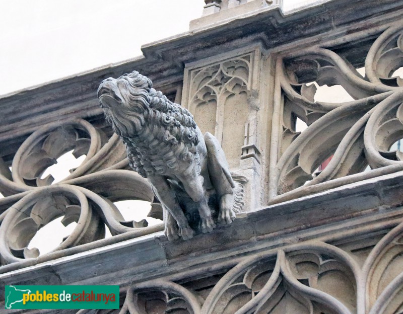 Barcelona - Palau de la Generalitat. Façana gòtica del carrer del Bisbe