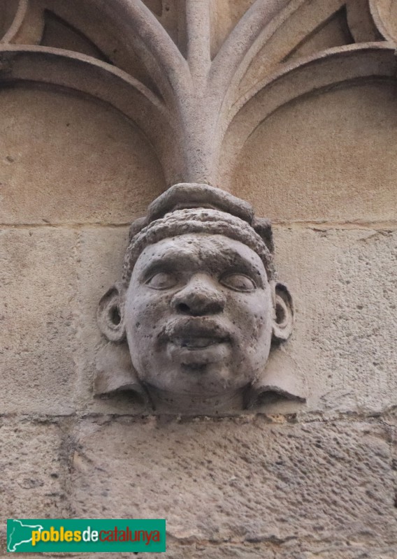 Barcelona - Palau de la Generalitat. Façana gòtica del carrer del Bisbe