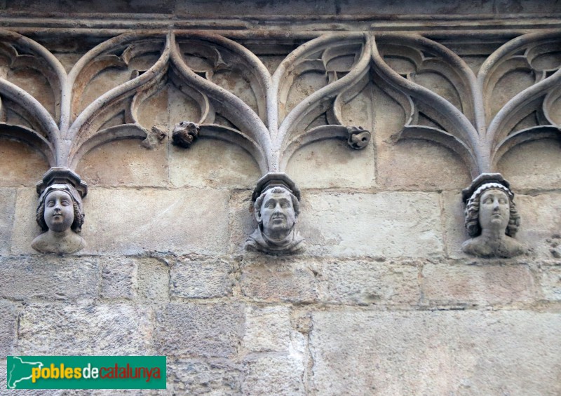 Barcelona - Palau de la Generalitat. Façana gòtica del carrer del Bisbe