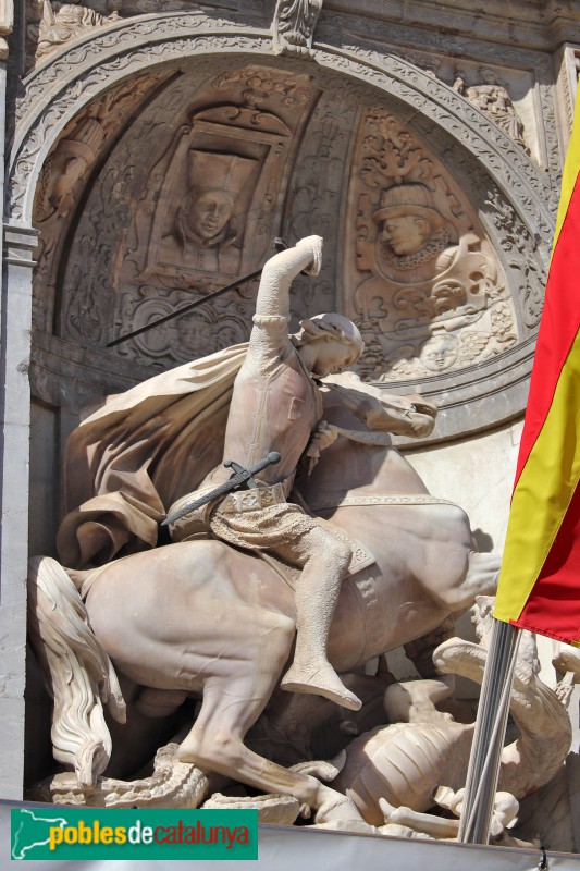 Barcelona - Palau de la Generalitat. Façana principal. Estàtua de Sant Jordi