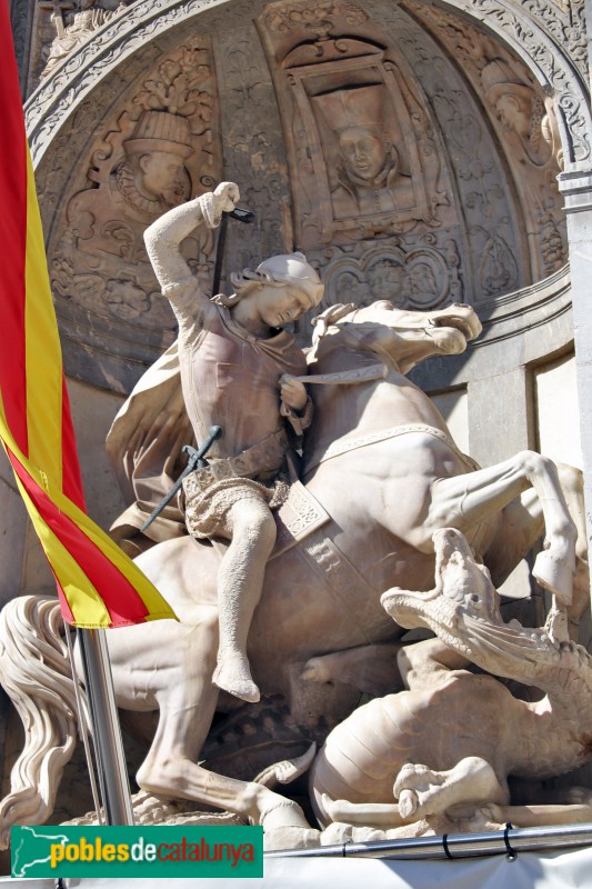 Barcelona - Palau de la Generalitat. Façana principal. Estàtua de Sant Jordi