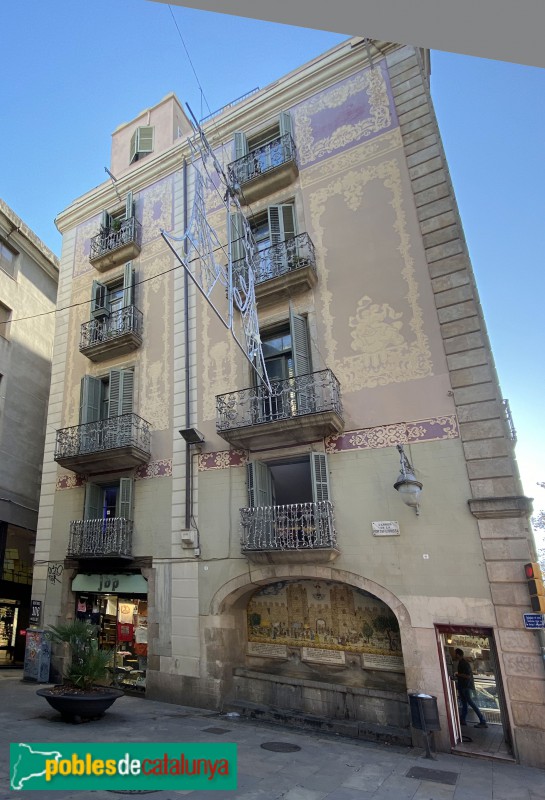 Barcelona - Casa Josefa Nadal. Façana Portaferrissa