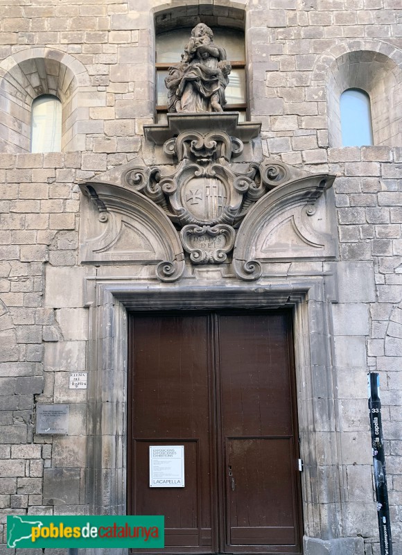 Barcelona - Hospital de la Santa Creu. Porta dela Capella