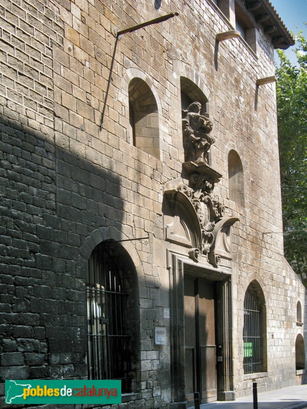 Barcelona - Hospital de la Santa Creu - Porta barroca (5)
