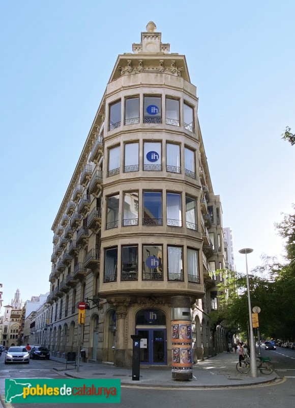 Barcelona - Trafalgar, 10-14. Cantonada Ortigosa