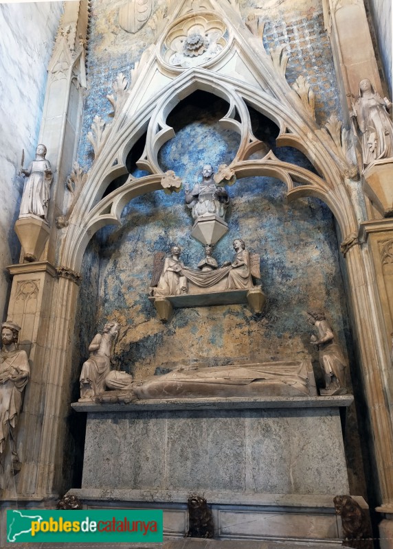 Barcelona - Monestir de Pedralbes. Sepulcre de la reina Elisenda, des del claustre
