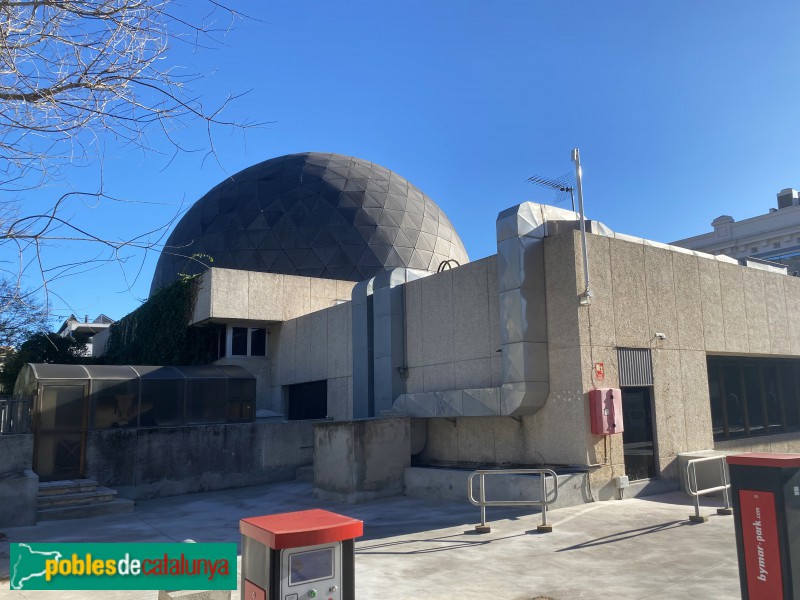 Barcelona - Edifici Planetarium (Escoles Pies, 103)