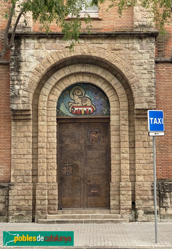 Barcelona - Santuari de Santa Gemma. Porta lateral