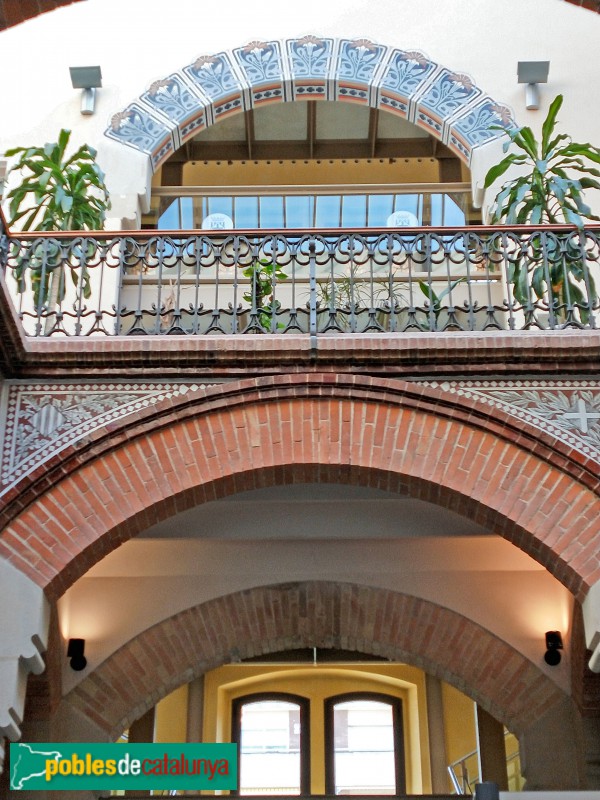 Barcelona - Casa de la Maternitat. Interior del pavelló Mestral