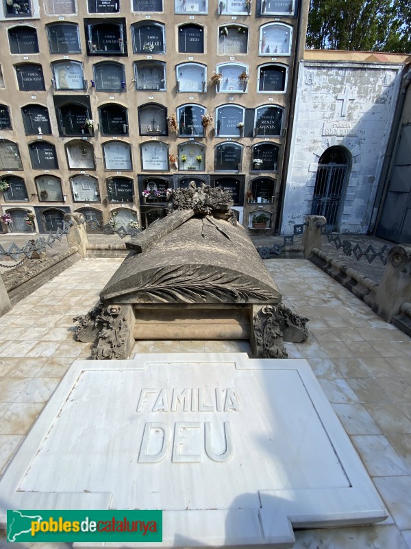 Barcelona - Cementiri de les Corts. Sepulcre Deu i Mata