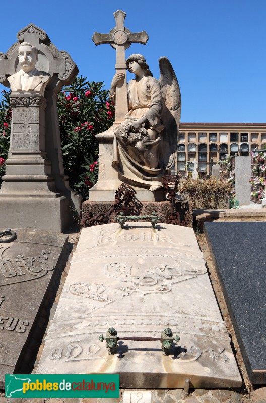 Barcelona - Cementiri de les Corts. Sepulcre Pi Grau