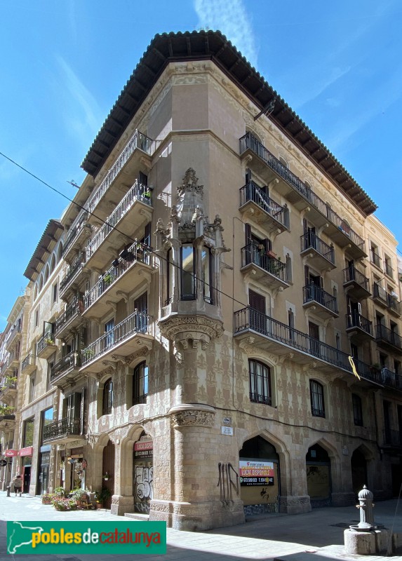 Barcelona - Plaça de les Olles, 2 (Foto: Albert Esteves, 2021) Barcelona - Plaça de les Olles, 2