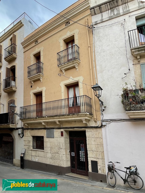 Torredembarra - Ca l'Ardèvol (casa natal de l'industrial Joan Güell (Foto: <i>Ricard Vilà</i>, 2021) Torredembarra - Ca l'Ardèvol (casa natal de l'industrial Joan Güell