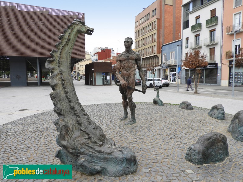 Figueres - Conjunt escultòric de Sant Jordi i el drac