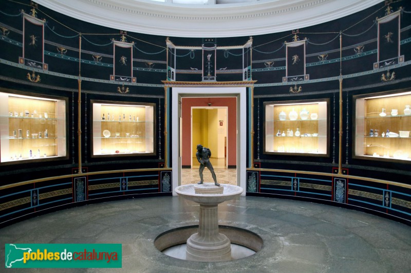 Barcelona - Museu d'Arqueologia de Catalunya. Sala del vidre romà ispirada en una casa pompeiana