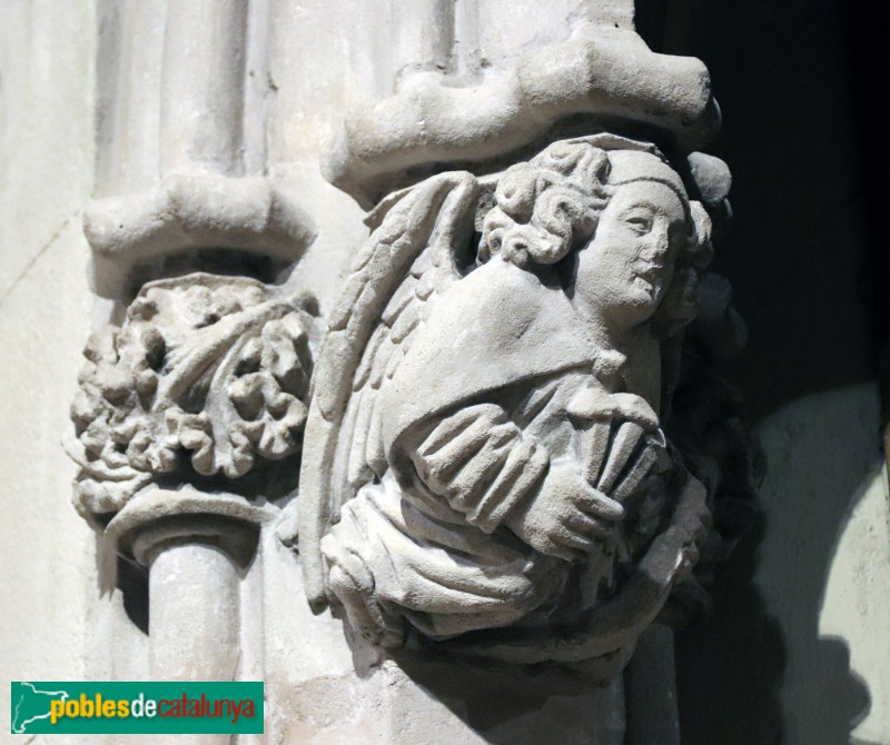 Barcelona - Església de Montsió. Portada gòtica de la capella del Santíssim