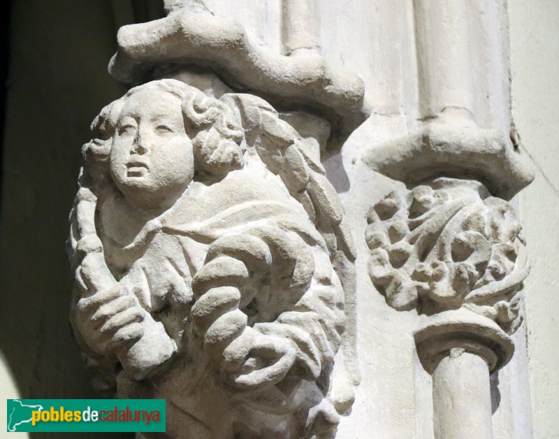 Barcelona - Església de Montsió. Portada gòtica de la capella del Santíssim