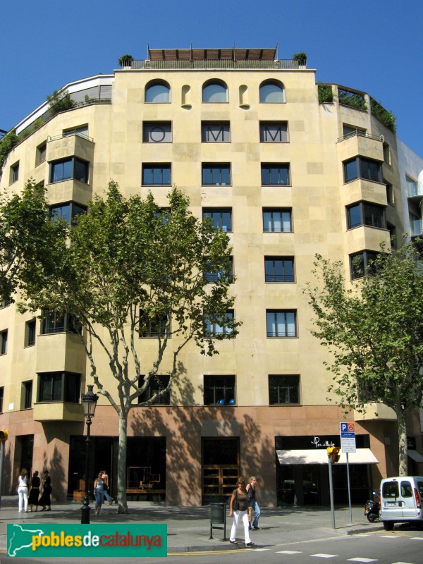 Barcelona - Casa Jacint Esteva (Passeig de Gràcia, 104-108)