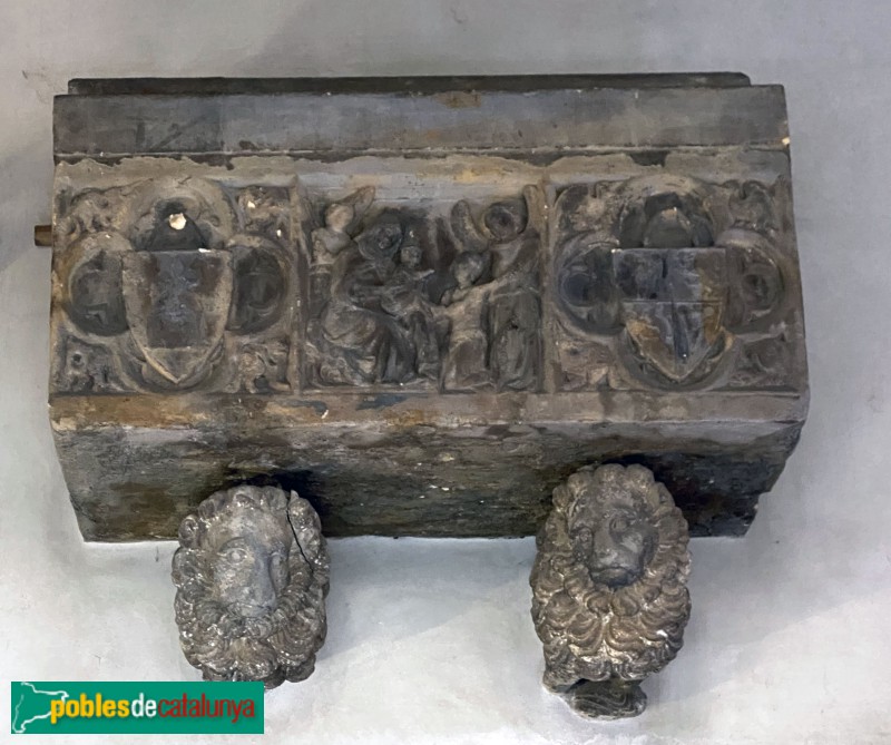 Barcelona - Esgésia de la Concepció. Urna d'Alamanda de Bell-lloc (segle XIV)