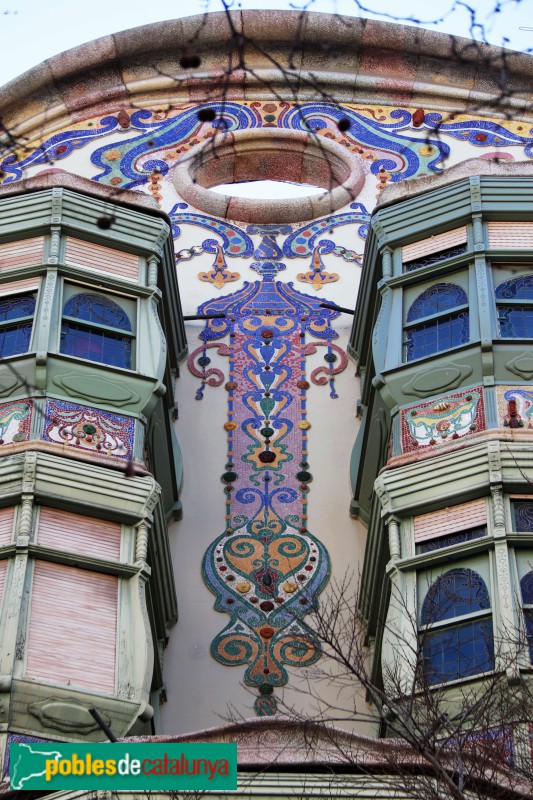 Barcelona - Casa Comalat. Façana Còrsega