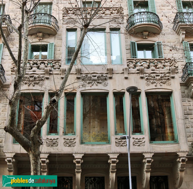 Barcelona - Casa Burés. Façana Girona (Foto: Albert Esteves, 2022) Barcelona - Casa Burés. Façana Girona