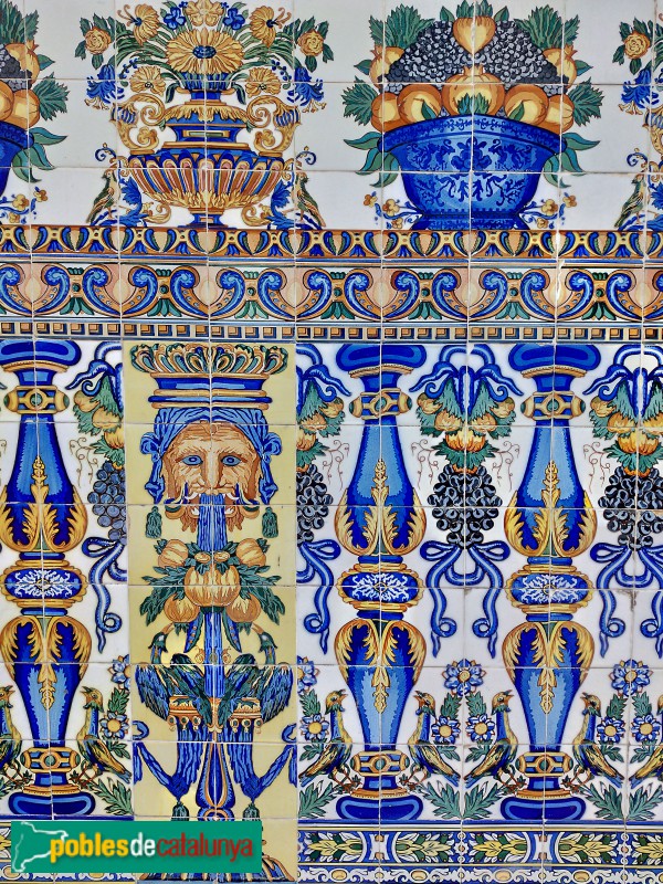 Barcelona - Casa Ramon Casas. Mosaics pati interior