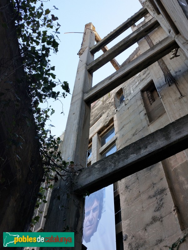 Sant Just Desvern - Taller d'Arquitectura - Xemeneia fàbrica Sansón