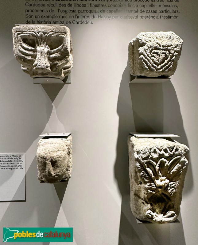Cardedeu - Capitells procedents de l'església romànica conservats al Museu Balvey