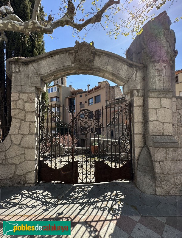 Centelles - Portal del jardí de Can Pratmarsó