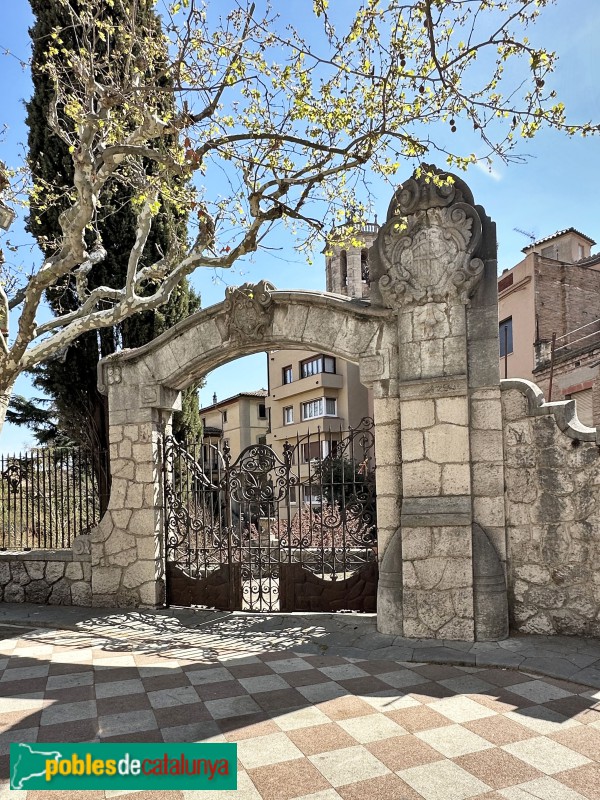 Centelles - Portal del jardí de Can Pratmarsó