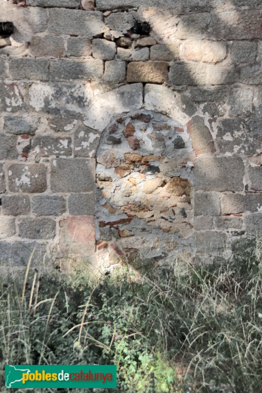 Vilalba Sasserra - Església Vella. Antiga porta romànica
