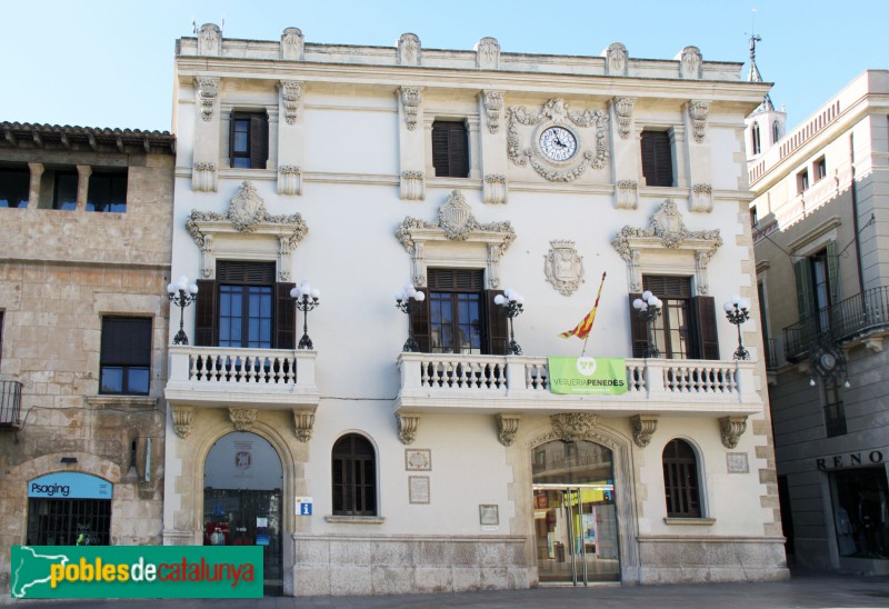 Vilafranca del Penedès - Casa de la Vila. Façana modernista