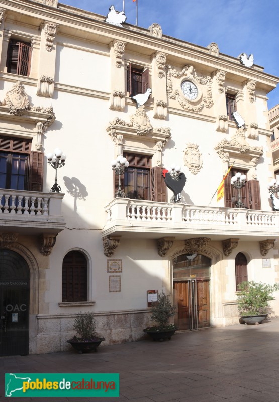 Vilafranca del Penedès - Casa de la Vila. Façana modernista
