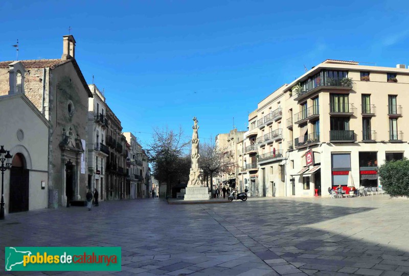 Vilafranca del Penedès - Plaça Jaume I, amb el monument als Castellers